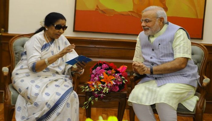 सुरों की मल्लिका 'आशा भोसले' के निधन पर PM मोदी समेत दिग्गजों ने जताया दुख, कल मुंबई में होगा अंतिम संस्कार