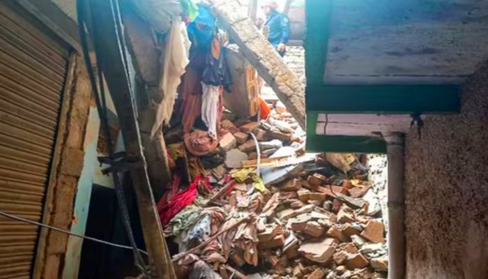 Delhi Building Collapse: दिल्ली के वेलकम इलाके चार मंजिला इमारत ढही, 6 की मौत