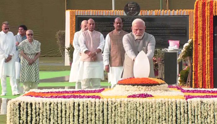 Atal Bihari Vajpayee: पूर्व पीएम अटल बिहारी वाजपेयी की पुण्यतिथि पर भाजपा नेताओं ने दी श्रद्धांजलि