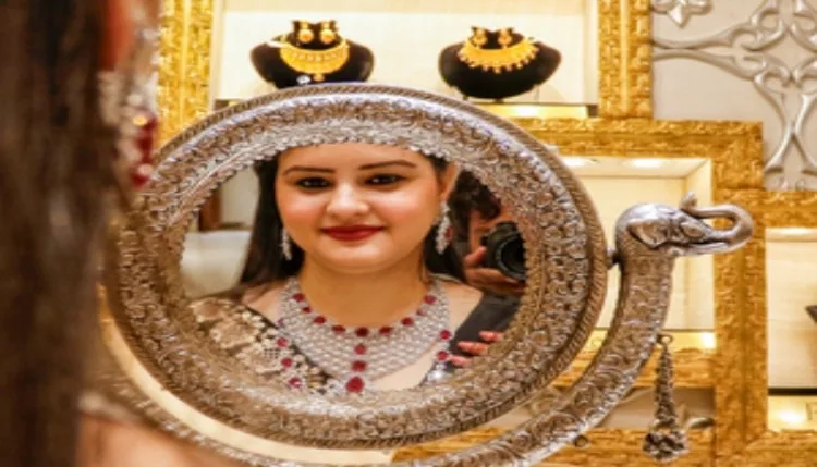 सर्राफा बाजारः सोना हुआ महंगा, चांदी के भाव स्थिर