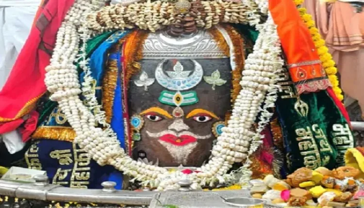 उज्जैन: राजा स्वरूप में सजे महाकाल, 'बम भोले' के लगे जयकारे