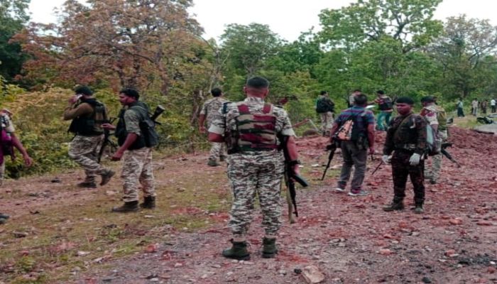 Sukma Naxal Encounter: छत्तीसगढ़ के सुकमा मुठभेड़ में 15 लाख के इनामी तीन नक्सली ढेर