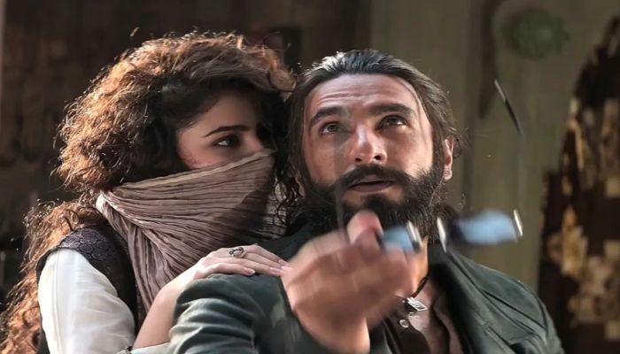 Dhurandhar Box Office Collection: 'धुरंधर' की ऐतिहासिक रफ्तार लगा ब्रेक, फिल्म ने 700 करोड़ का आंकड़ा किया पार