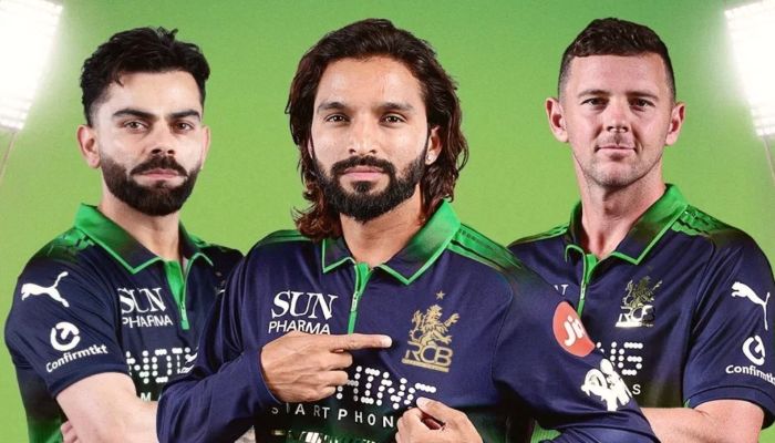 RCB vs DC LIVE Score: दिल्ली कैपिटल्स ने टॉस जीतकर किया गेंदबाजी फैसला,  ग्रीन जर्सी में उतरी आरसीबी