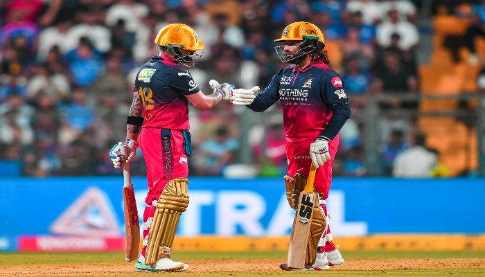 MI vs RCB Live Score: बेंगलुरु ने मुंबई को दिया 241 रनों का विशाल लक्ष्य, कोहली-फिल सॉल्ट और रजत पाटीदार ने ठोके अर्थशतक