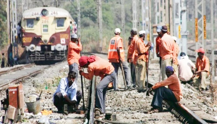 8वां वेतन आयोग: न्यूनतम वेतन 69,000 की मांग से बढ़ी उम्मीदें, फिटमेंट फैक्टर पर टिकी करोड़ों की नजर, 50 लाख कर्मचारियों और 65 लाख पेंशनर्स पर पड़ेगा सीधा असर