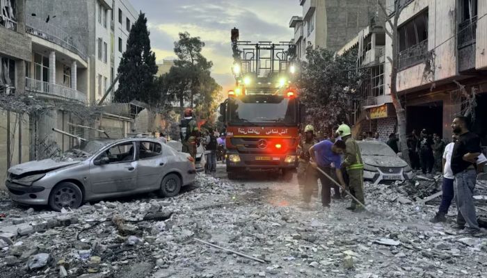 US-Israel Iran War: अमेरिका-इजरायल के हमलों में ईरान में भारी तबाही, 1,300 से अधिक नागरिकों की मौत