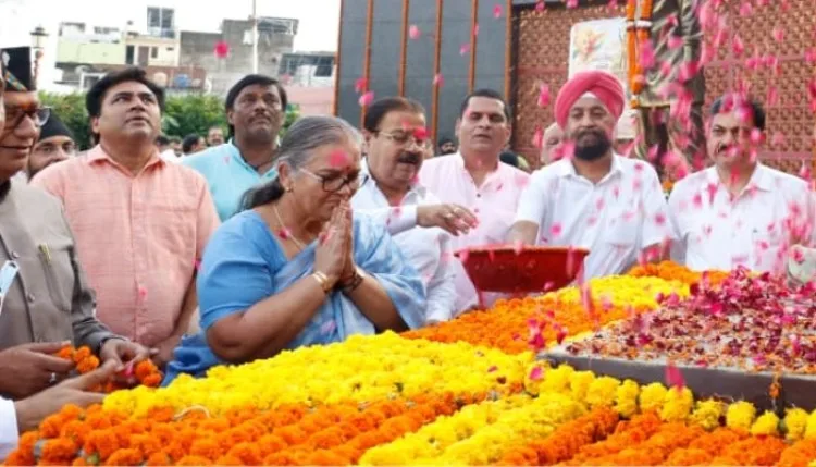 lucknow : 25 परिवारों को सुरक्षित बाहर निकाला, भवन की तकनीकी जांच के निर्देश