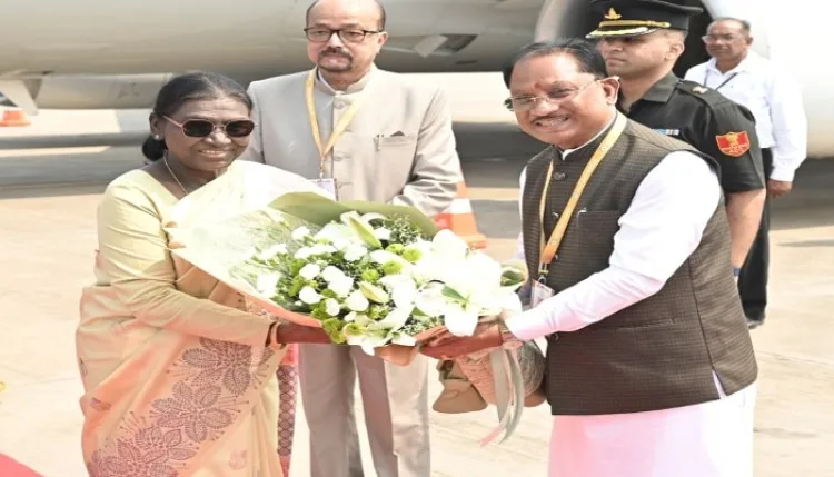 छत्तीसगढ़ पहुंचीं राष्ट्रपति द्रौपदी मुर्मू, मुख्यमंत्री ने किया स्वागत