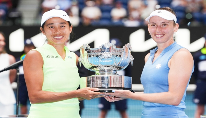 ऑस्ट्रेलियन ओपन 2026: मर्टेंस-झांग की जोड़ी ने रचा इतिहास, महिला डबल्स का खिताब किया अपने नाम