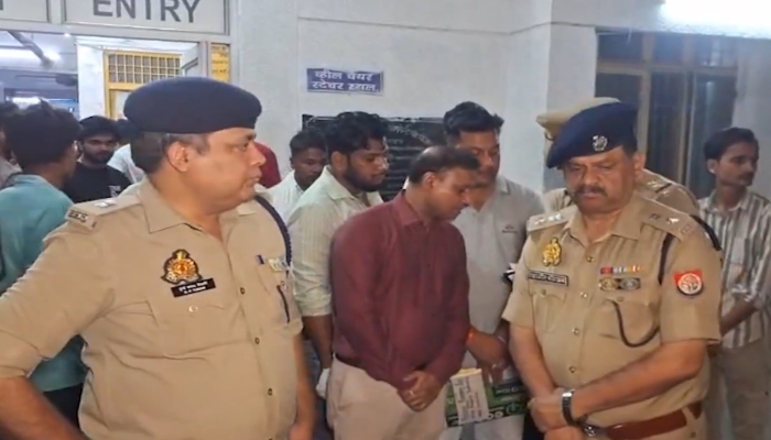 बहराइच में भीषण सड़क हादसा, बस-ट्रक की भिड़ंत में 4 लोगों की मौत, कई घायल