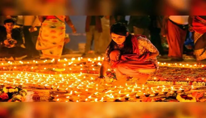 Diwali 2025 Calendar: कब है छोटी दीपावली, बड़ी दीपावली, भाई दूज - जानिए 5 दिन के त्योहारों की सही डेट और मुहूर्त