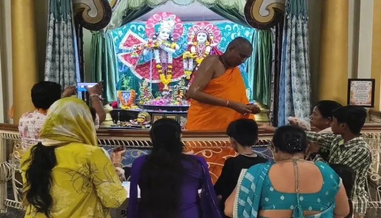 वृंदावन से तीन लाख में बनी कान्हा की पोशाक, इस्कॉन मंदिर में तैयारी तेज