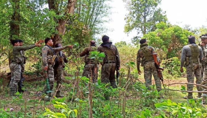 Jharkhand Naxal Encounter: गुमला मुठभेड़ में 5-5 लाख के दो इनामी समेत तीन नक्सली ढेर