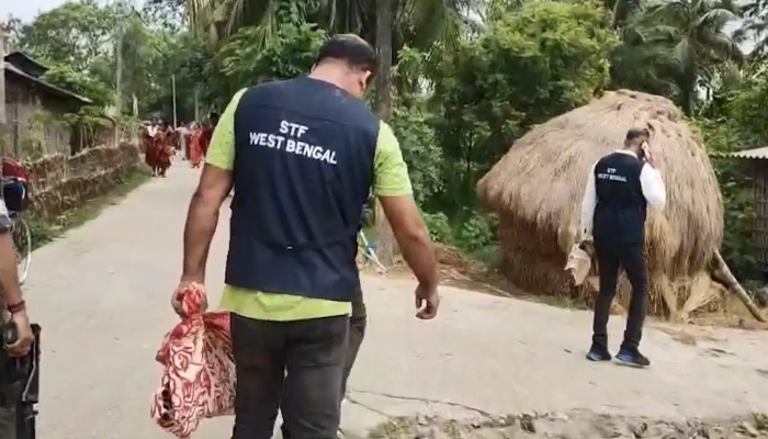 West Bengal: संदेशखाली में STF की बड़ी कार्रवाई, TMC नेता के तालाब से मिला हथियारों का जखीरा, छह गिरफ्तार, CM ने दी बधाई
