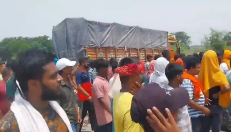 Bihar: पुलिस मुठभेड़ में युवक की मौत के बाद भोजपुर में बवाल, सड़क पर शव रखकर प्रदर्शन
