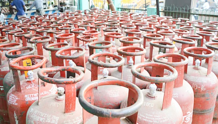 West Asia Crisis के बीच राहत: देश में LPG Supply सामान्य, कालाबाजारी पर सरकार का सख्त प्रहार