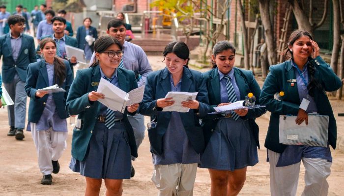 CBSE 12th Result 2026: सीबीएसई 12वीं का रिजल्ट जल्द होगा जारी, तैयार रखें रोल नंबर, ऐसे चेक करें स्कोरकार्ड