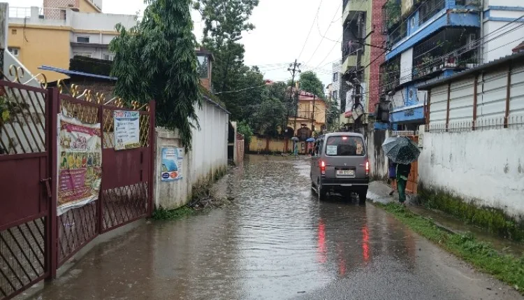 झारखंड में बारिश से जनजीवन अस्त-व्यस्त, रांची समेत 10 जिलों में अलर्ट