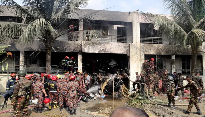 Bangladesh Plane crash : ढाका के स्कूल पर गिरा वायुसेना का प्रशिक्षण विमान, 19 लोगों की मौत