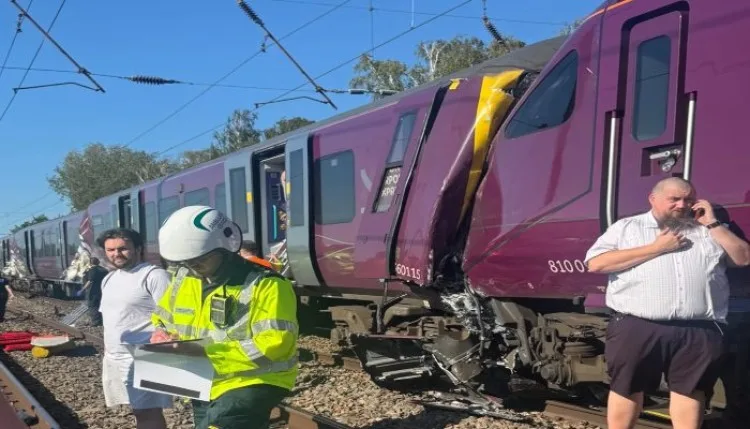 London Train Collision: लंदन में दो ट्रेनों की भीषण टक्कर, एक की मौत, 80 से ज्यादा यात्री घायल