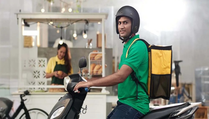 क्विक-कॉमर्स में करियर की रफ्तार तेज: व्हाइट-कॉलर जॉब्स में 21 प्रतिशत से अधिक का उछाल