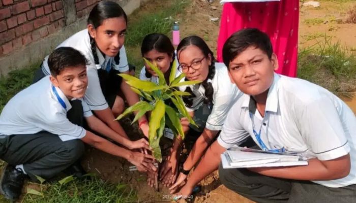 TEACHERS DAY 2025 : यूपी में 'एक पौधा मां के नाम' के बाद 'एक पौधा गुरु के नाम'