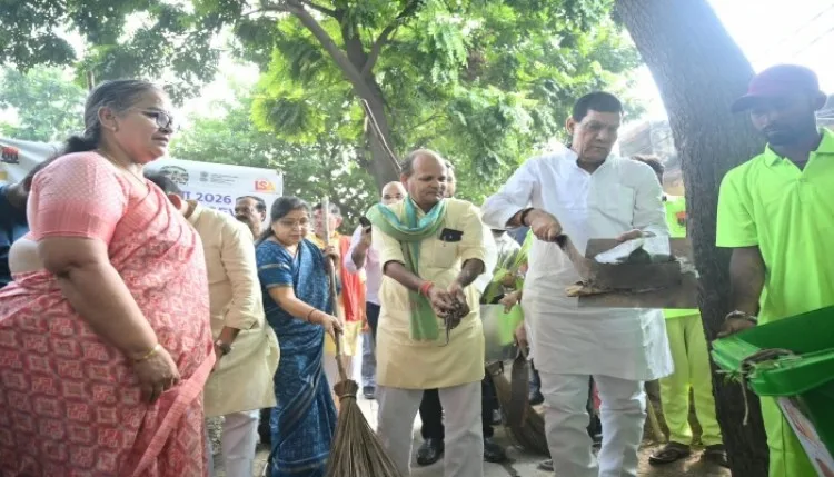 यूपी के मंत्री एके शर्मा ने किया श्रमदान, शहीदों को दी श्रृद्धांजलि, ‘स्वच्छता ही सेवा’ का संकल्प