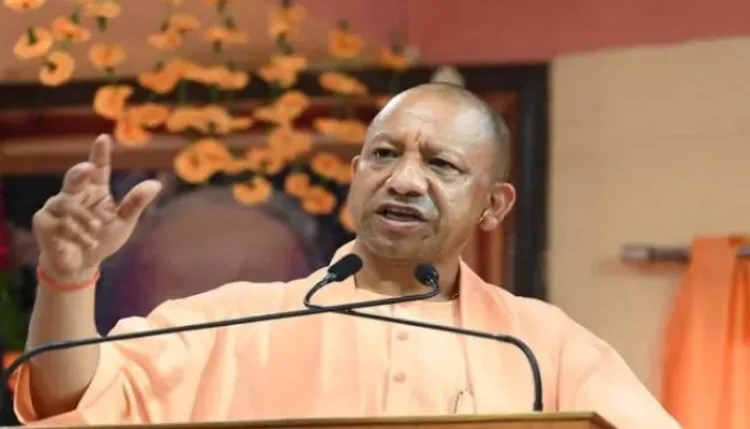 रसोइयों के लिए सीएम योगी ने की बड़ी घोषणा, किया सम्मानित