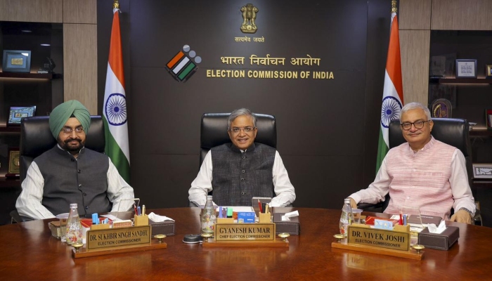 ECI New Guidelines: बिहार चुनाव से पूर्व कील-कांटे दुरुस्त करने में जुटा निर्वाचन आयोग, मतगणना प्रक्रिया में पारदर्शिता के लिए नए दिशा-निर्देश जारी
