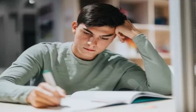 पढ़ाई में नहीं लग रहा मन? फोकस बढ़ाने के लिए अपनाएं ये आसान और असरदार टिप्स