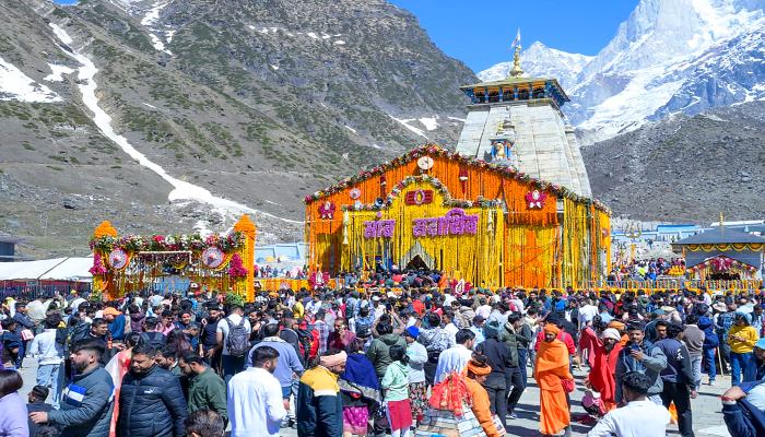 Char Dham Yatra 2026: केदारनाथ-बद्रीनाथ में रिकॉर्ड तोड़ भीड़, अब तक 8 लाख से अधिक श्रद्धालुओं ने किए दर्शन
