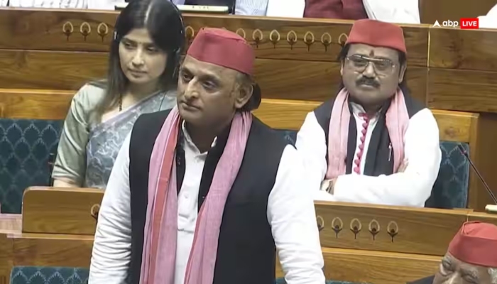 Akhilesh Yadav Vande Mataram Debate : जब सपा-बसपा ने हराया, तभी BJP ने लगाई बाबा साहेब की तस्वीरें