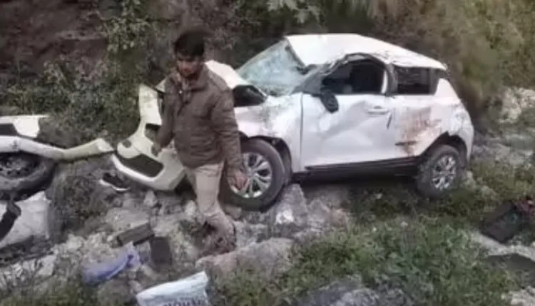 Pithoragarh Car Accident: पिथौरागढ़ में दर्दनाक हादसा, खाई में गिरी नई Tata Punch कार में लगी आग; दो चचेरे भाइयों की मौत