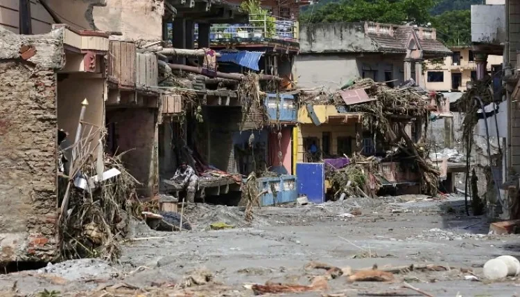 नेपाल में आई बाढ़ से पश्चिम बंगाल के 36 लोग लापता, तलाश जारी