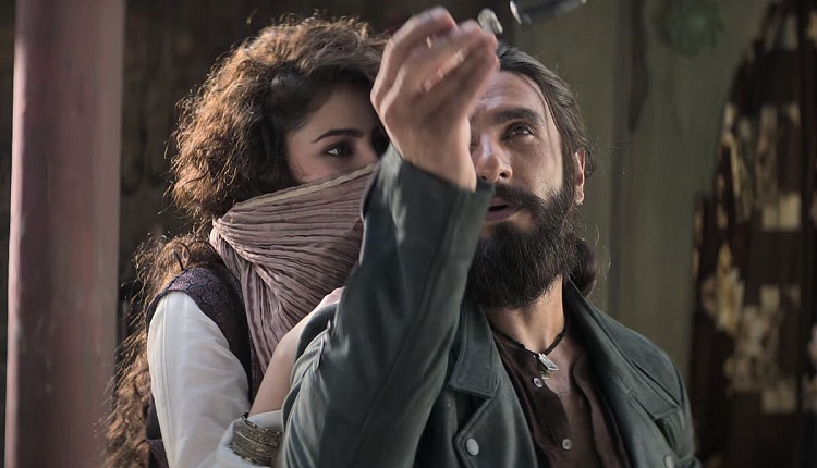 Dhurandhar Box Office: बॉक्स ऑफिस पर नहीं थम रही 'धुरंधर' की सुनामी, कमाई का आंकड़ा 700 करोड़ के पार