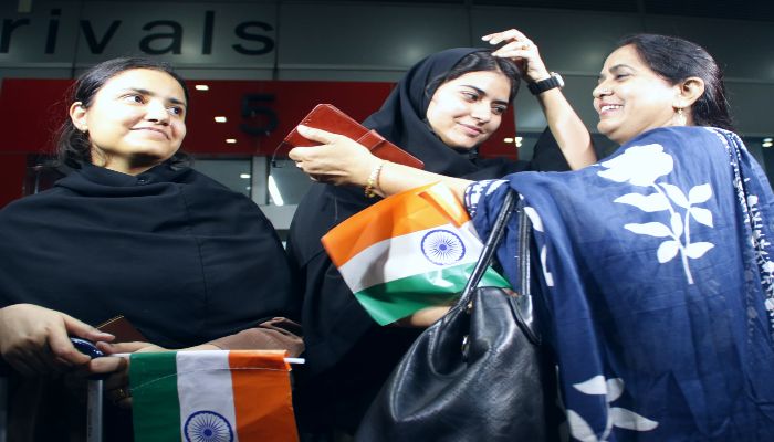 Operation Sindhu: ईरान में फंसे 110 छात्रों को लेकर दिल्ली पहुंचा विमान, खुशी से झूम उठे घरवाले