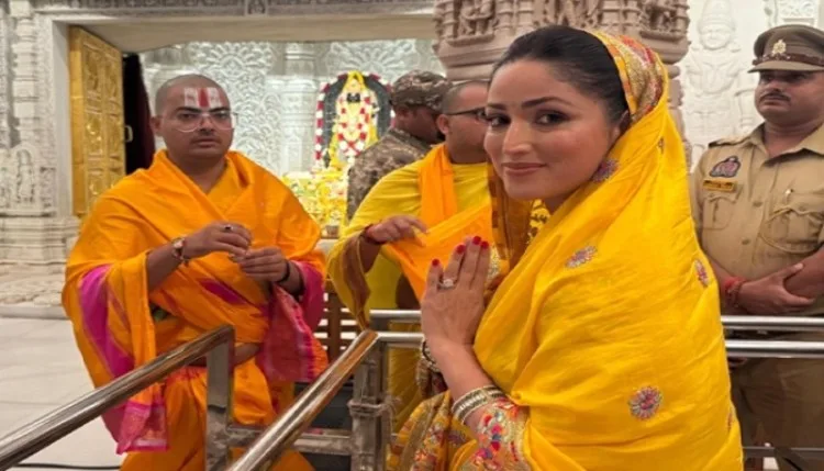 'नई नवेली' की सफलता के लिए राम दरबार पहुंची अभिनेत्री यामी गौतम