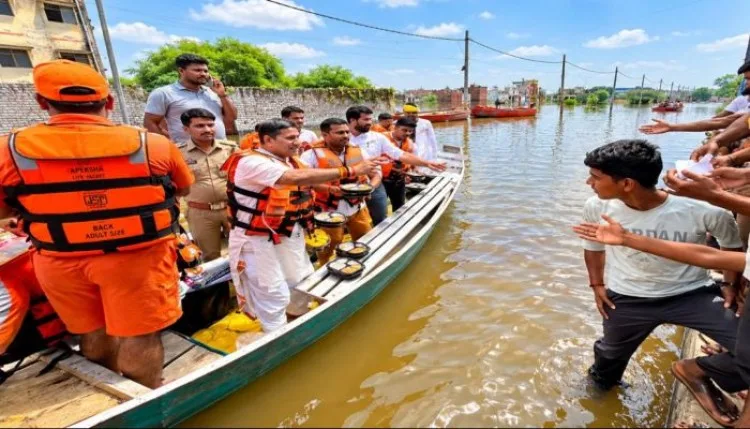 Lucknow Flood: RSS और सेवा भारती का राहत अभियान, 6 दिन में बांटे 10 हजार भोजन पैकेट