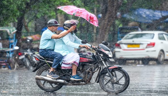 Weather: दिल्ली-NCR में गरज-चमक के साथ होगी बारिश, मौसम विभाग ने दी चेतावनी