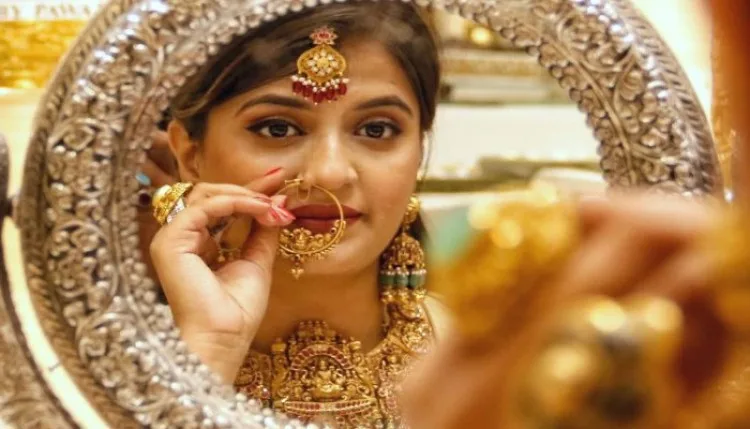 Gold-Silver Rate Today: सोने-चांदी के आज फिर गिरे दाम, चेक करें लेटेस्ट रेट