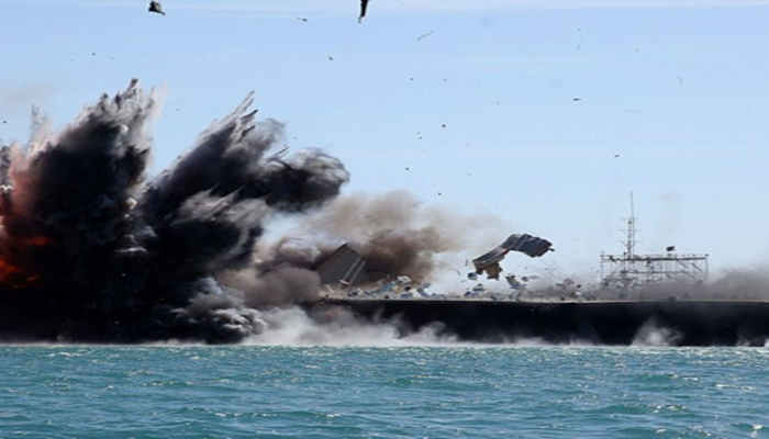 Iran US conflict Strait of Hormuz : अमेरिकी हमलों के बाद ईरान की खुली चेतावनी, कहा- किसी भी दुस्साहस का दिया जाएगा 'कड़ा और जोरदार जवाब'