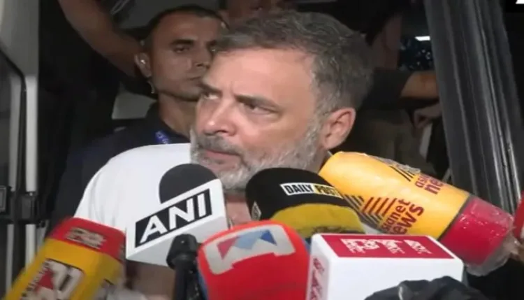 जंतर-मंतर पर बवाल तेज़: गांधी स्मृति की ओर बढ़े राहुल गांधी, पुलिस का पासपोर्ट रद्द करने का अल्टीमेटम, 16 मेट्रो स्टेशन बंद