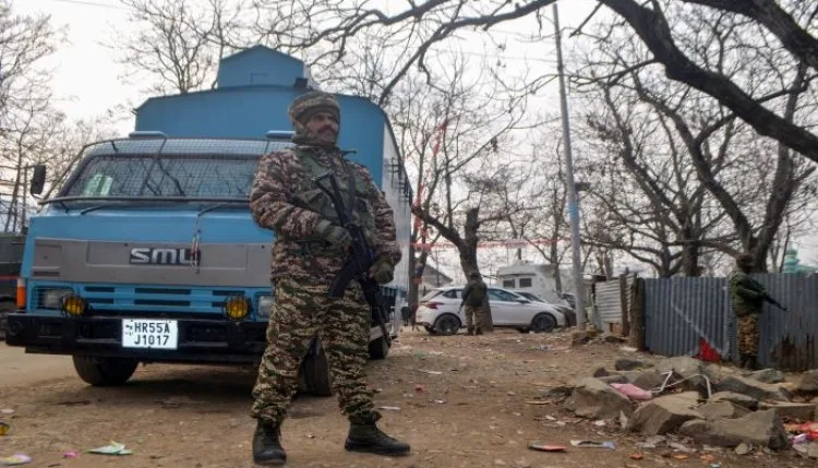 Jammu Kashmir : सोपोर के जंगल में हथियारों और विस्फोटकों का जखीरा बरामद