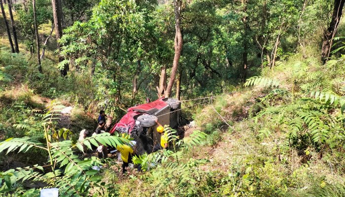 नैनीताल में खाई में गिरी कार, लखनऊ के एक परिवार के 4 सदस्यों समेत 5 की मौत