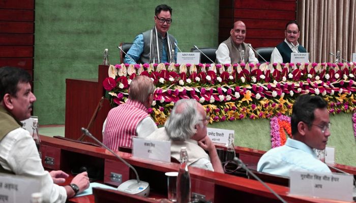 Budget 2026: बजट से पहले हुई सर्वदलीय बैठक, किरेन रिजिजू ने विपक्ष से की सहयोगी की अपील