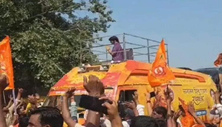 सनातन हिंदू एकता रथयात्रा पर निकले पंडित धीरेन्द्र शास्त्री, बोले- गृहयुद्ध की ओर बढ़ रहा देश