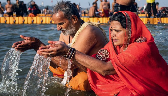 Akshaya Tritiya 2026: अक्षय तृतीया पर संगम पर उमड़ा आस्था का सैलाब, हजारों श्रद्धालुओं ने लगाई पवित्र डुबकी