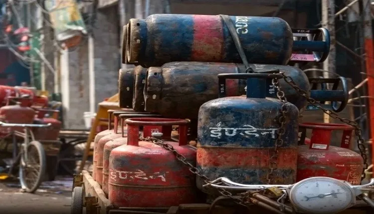LPG Cylinder Price Hike:  एलपीजी सिलेंडर 62.50 रुपये हुआ महंगा