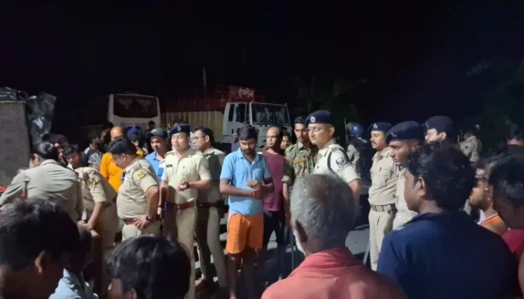 बिहार में आर्केस्ट्रा मंच में घुसी बस, पांच की मौत, आक्रोशित ग्रामीणों ने की तोड़फोड़